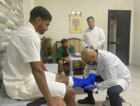 طبيب بيراميدز يكشف الطريقة الأنسب لعلاج ابراهيم عادل .. وصوره في الجبس