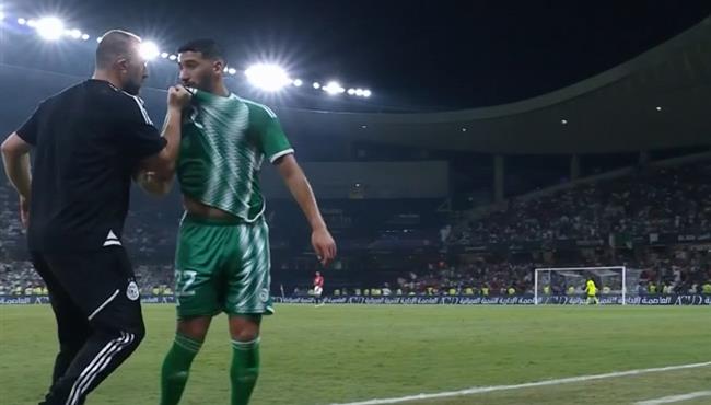 كيف علق بلماضي على جذبه لـ لاعب الجزائر عقب خروجه أمام مصر كيف علق بلماضي على جذبه لـ لاعب الجزائر عقب خروجه أمام مصر