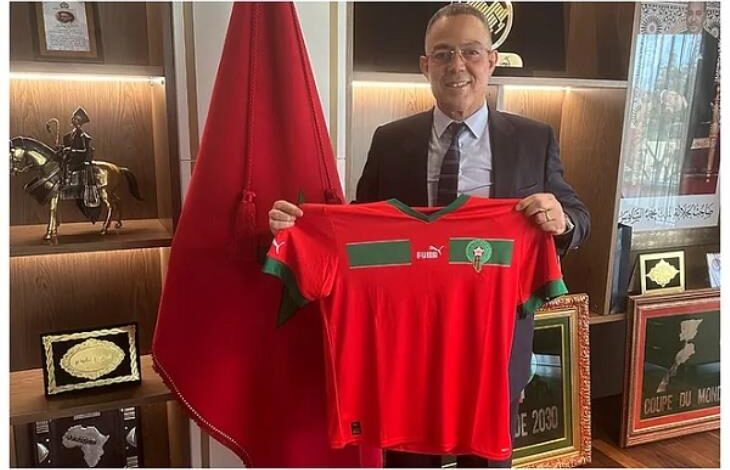 فوزي لقجع يدافع عن نفسه ضد اتهامات مجاملة الكرة المغربية في الكاف