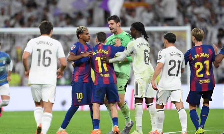 رابطة الدوري الإسباني تعلق ببيان رسمي على أحداث مباراة ريال مدريد وبرشلونة