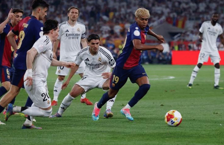 ريال مدريد يقتنص كلاسيكو الأرض ويهزم برشلونة (2-1) ويعزز صدارته لـ "الليجا"