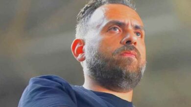 رغم الهتافات ضده، جون إدوارد يلتزم الصمت ويدافع عن "المشروع" في الزمالك