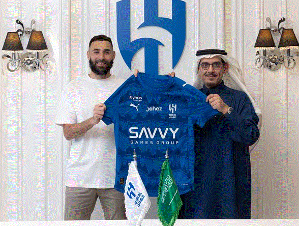 حقيقة دفع الهلال السعودي أموال فى صفقة كريم بنزيما