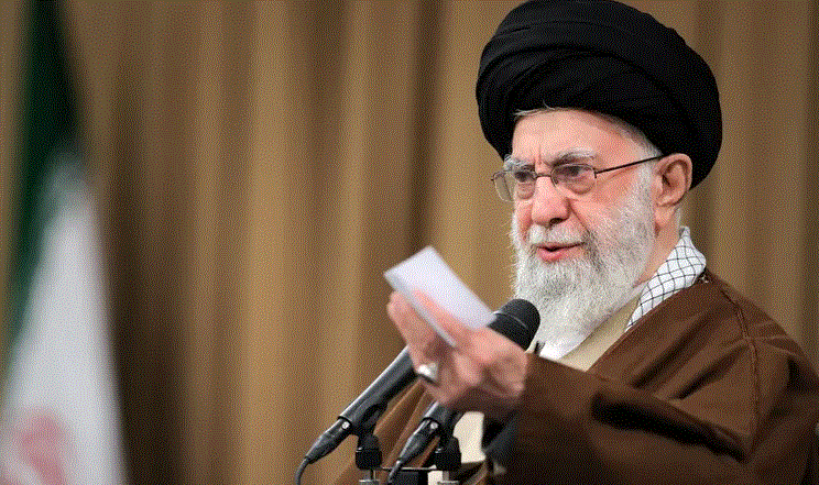 مسؤول إسرائيلي : نستهدف خامنئي وبزشكيان