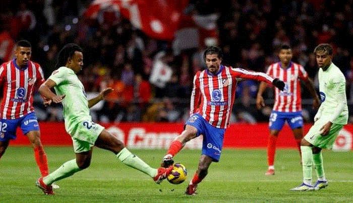 القناة الناقلة لمباراة برشلونة واتليتكو مدريد، موعد المباراة والمعلق