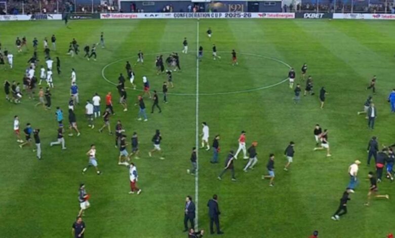 أزمة جماهيرية تُهدد مواجهة أولمبيك أسفي واتحاد العاصمة.. وغموض حول مصير المباراة ، عاجل