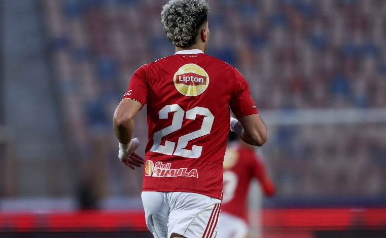 الأهلي يحسم موقفه من التعامل مع وكيل اللاعبين آدم وطني