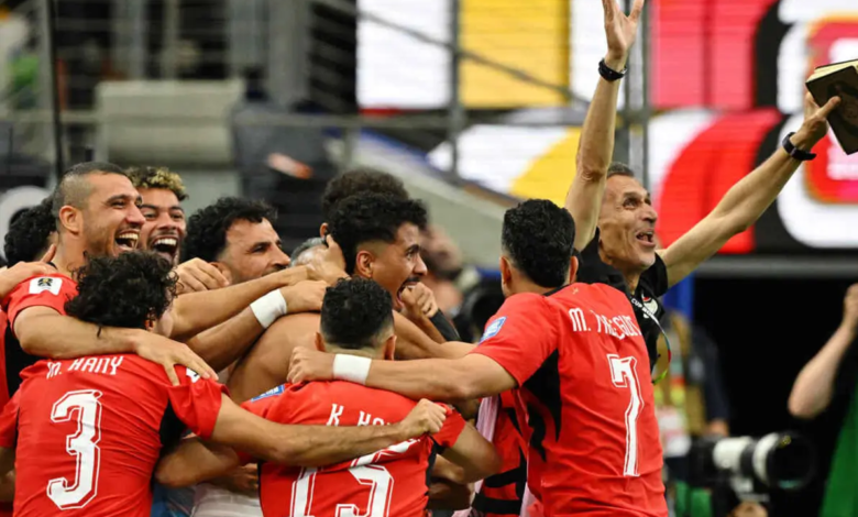 فيفا يعلن حكام مباراة مصر والأرجنتين في ثمن نهائي المونديال