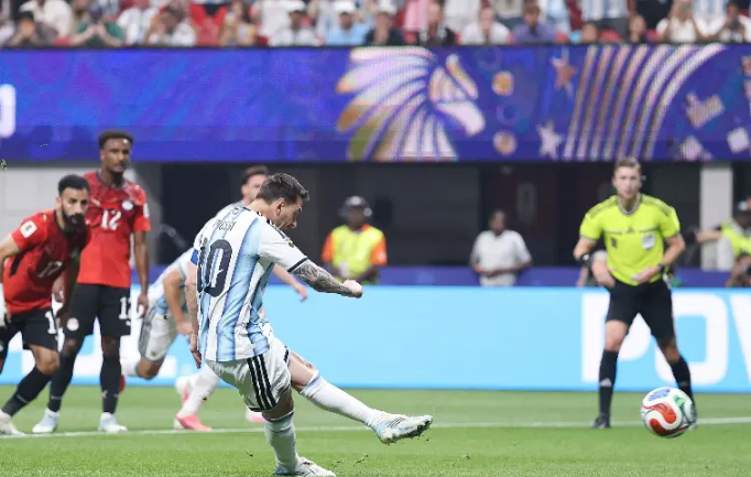 نتيجة الشوط الأول من مباراة مصر والأرجنتين في كأس العالم، عاجل